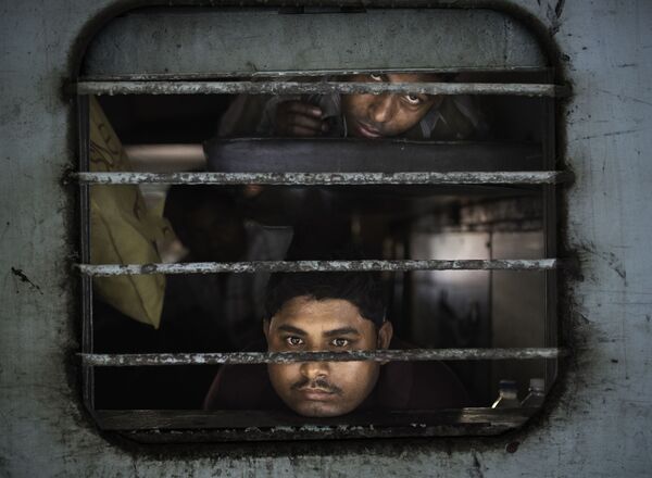 داخل القطار، جيبور في الهند - للمصور ماركو بوزي المشارك في مسابقة National Geographic Traveller-2017 - سبوتنيك عربي