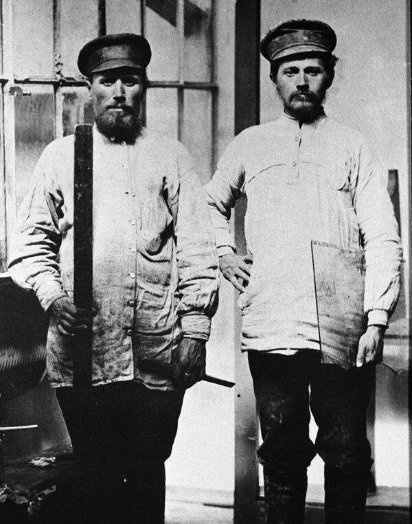 عمال في مصنع الزجاج، موسكو عام 1913 - سبوتنيك عربي