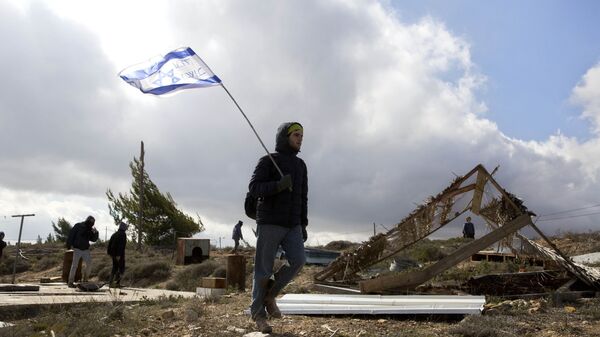 مستوطن إسرائيلي يحمل علم إسرائيل، 1 فبراير/ شباط 2017 - سبوتنيك عربي