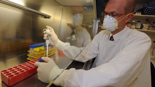 Professor Bill Rawlinson, senior medical virologist at the high-security South-East Area Laboratory Service (SEALS), tests samples for signs of the feared swine flu at Sydney's Prince of Wales Hospital - سبوتنيك عربي