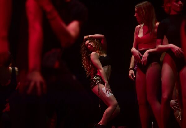 راقصات خلال اختبار لقبولهن في ملهى Ohlala بمدريد، إسبانيا 31 يناير/ كانون الثاني 2016 - سبوتنيك عربي
