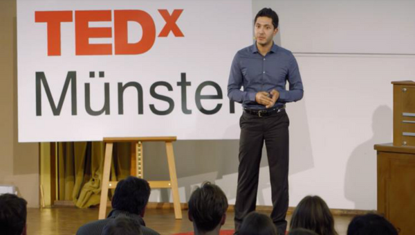 عبد الرحمن يقدم مشروعه في مؤتمر تيدإكس العالمي بمدينة منستر الألمانية - سبوتنيك عربي