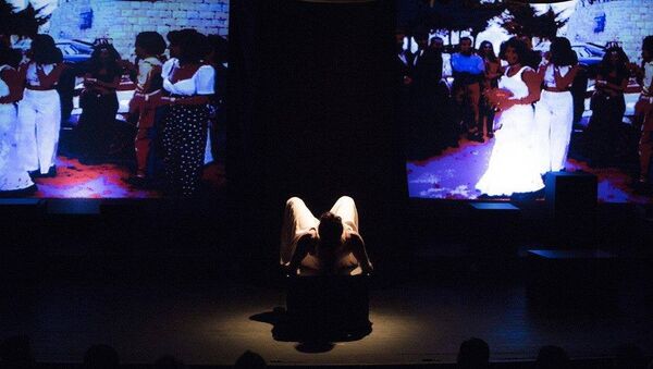 مشهد من مسرحية حبلى - سبوتنيك عربي