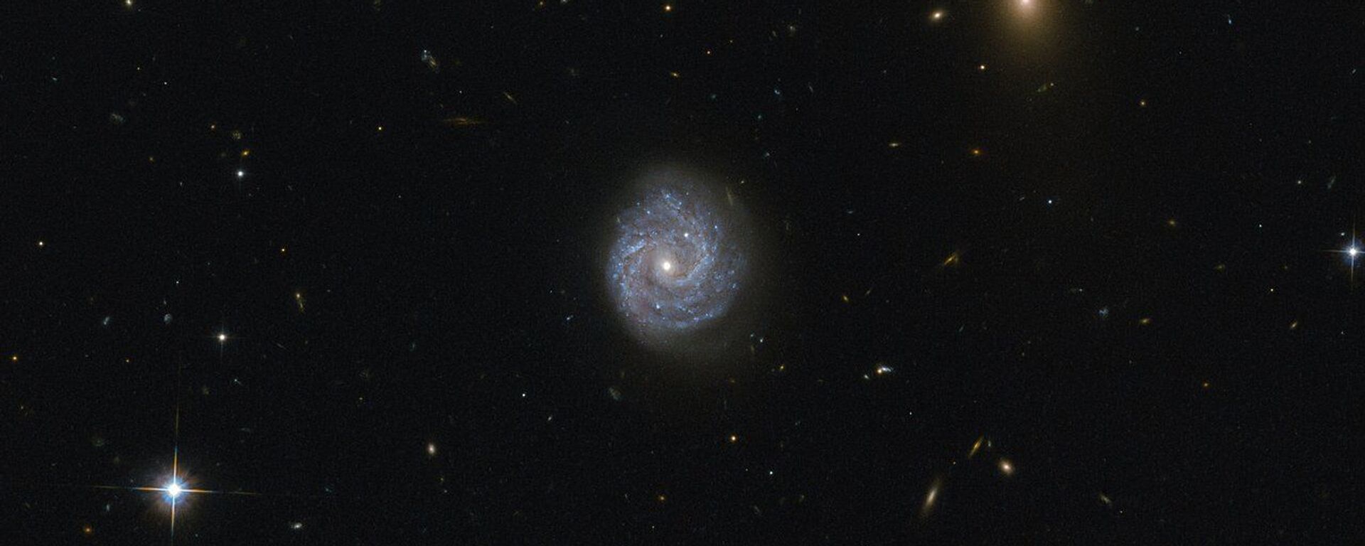 وكالة ناسا تلتقط صورة لثقب أسود بواسطة تلسكوب Hubble Space Telescope - سبوتنيك عربي, 1920, 07.11.2023