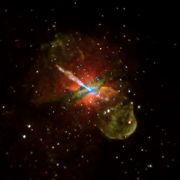 ثقب أسود في المجرة Centaurus A وتنبعث منها طاقة ضوئية قوية - سبوتنيك عربي