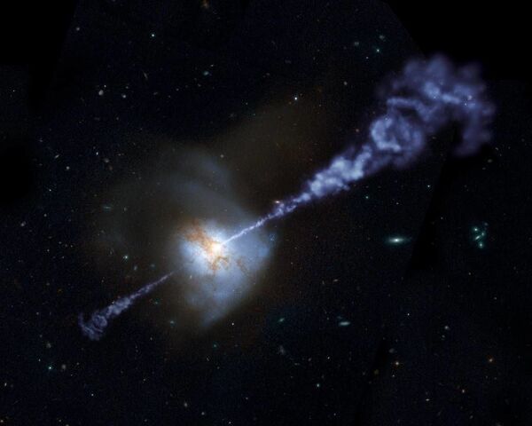 صورة للمجرة Arp 220 ، وثقب أسود في مركز المجرة وتنبعث منها جسيمات - سبوتنيك عربي