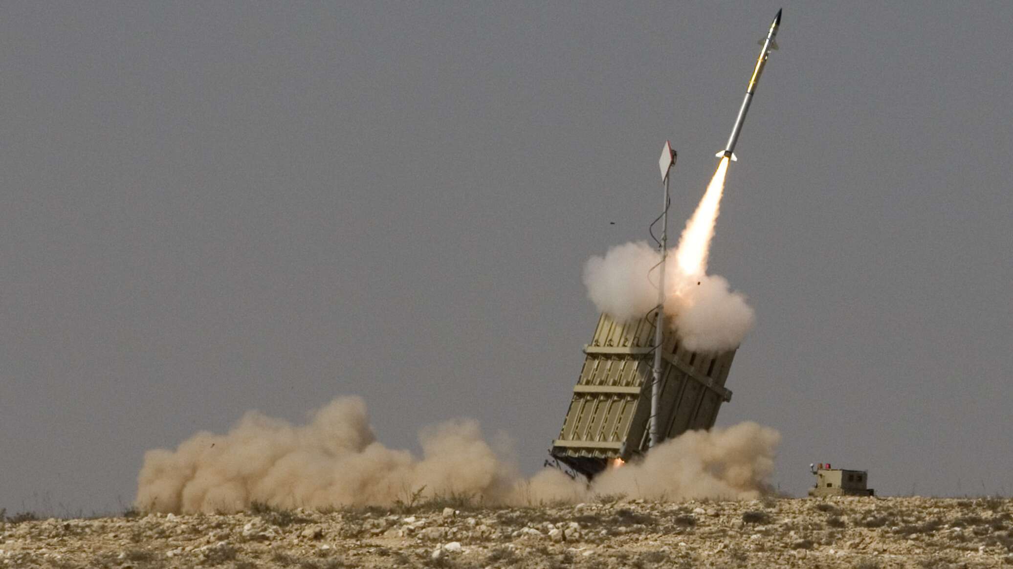 الجيش الإسرائيلي يعترض صاروخا أطلق من جنوب لبنان تجاه طائرة تابعة له
