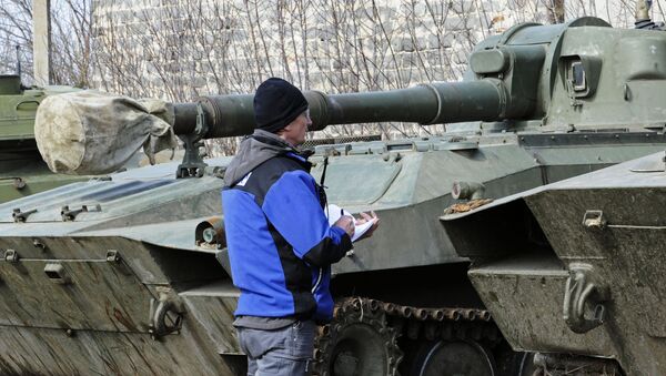 مراقب الأمن الأوروبي يتفقد عتاد الجيش الأوكراني - سبوتنيك عربي