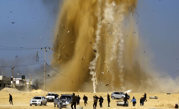 قصف إسرائيلي لموقع شرطة البحرية الفلسطينية في شمال قطاع غزة، فلسطين، 6 فبراير/ شباط 2017 - سبوتنيك عربي
