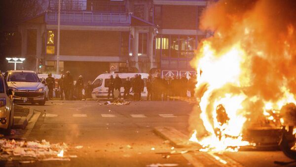 أعمال شغب في باريس عقب اغتصاب الشرطة لمهاجر - سبوتنيك عربي