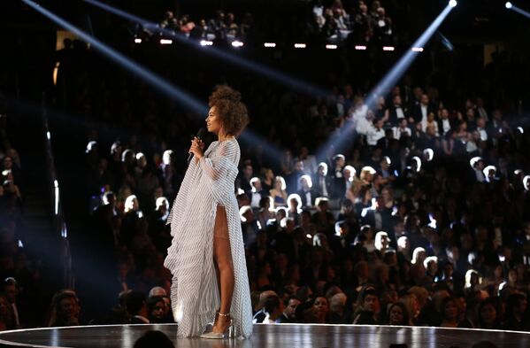 المغنية سولانج (Solange ) خلال الأداء في الحفل الـ 59 لتوزيع جوائز غرامي الموسيقية في لوس أنجلوس، كاليفورنيا، الولايات المتحدة 12 فبراير/ شباط 2017 - سبوتنيك عربي