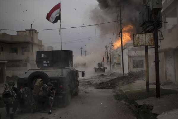 جائزة صورة الصحافة العالمية لعام 2017 (World Press Photo 2017) - فئة تغطية إخبارية للحدث - اسم الصورة المعركة من أجل الموصل ! (Battle For Mosul) - المرتبة الثالثة للمصور فيليبي دانا جائزة صورة الصحافة العالمية لعام 2017 (World Press Photo 2017) - فئة تغطية إخبارية للحدث - اسم الصورة المعركة من أجل الموصل ! (Battle For Mosul) - المرتبة الثالثة للمصور فيليبي دانا - سبوتنيك عربي