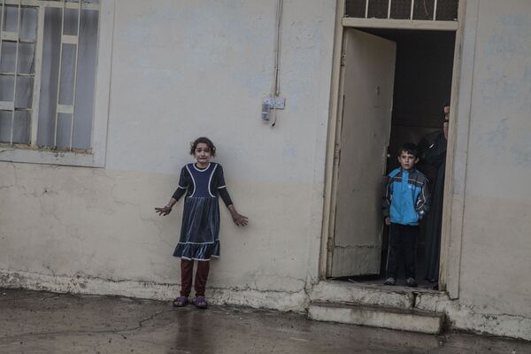 جائزة صورة الصحافة العالمية لعام 2017 (World Press Photo 2017) - فئة أخبار عامة - اسم الصورة الهجوم على الموصل!   (Offensive On Mosul ) - المرتبة الأولى  للمصور لورنيت فان دير ستوكت - سبوتنيك عربي