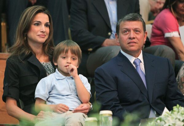 الملك الأردني عبدالله الثاني برفقة زوجته الملكة رانيا والأمير هشام - سبوتنيك عربي