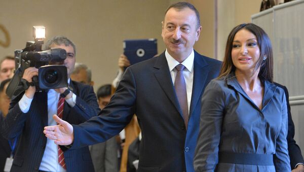 الرئيس الأذربيجاني الحالي إلهام علييف برفقة زوجته مهربان - سبوتنيك عربي