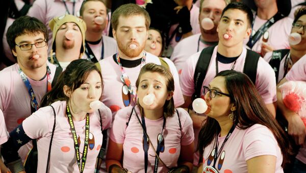 MAGE DISTRIBUTED FOR NINTENDO OF AMERICA - Kirby fans gather together to celebrate the 20th anniversary of Kirby to try to break the Guinness World Record for the most people blowing a chewing gum bubble simultaneously, at PAX Prime on Saturday, Sept. 1, 2012, in Seattle. - سبوتنيك عربي