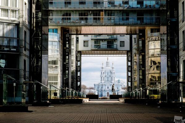 صورة بعنوان التناقضات المعمارية في سان بطرسبرغ، روسيا - للمصور غالينا فيشنياكوفا - سبوتنيك عربي