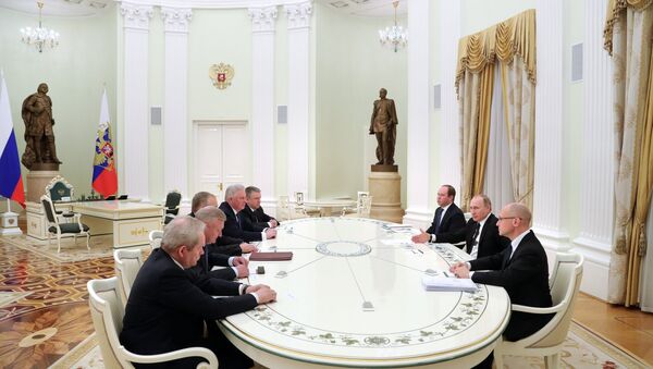 بوتين يجتمع مع حكام إقليميين سابقين - سبوتنيك عربي