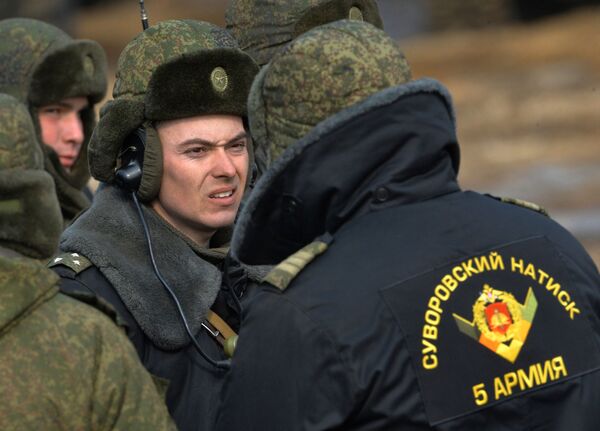 المشاركون في بطولة روسيا بياتلون للدبابات وهجوم جنود سوفوروف في إقليم بريمورسكي كراي، روسيا - سبوتنيك عربي