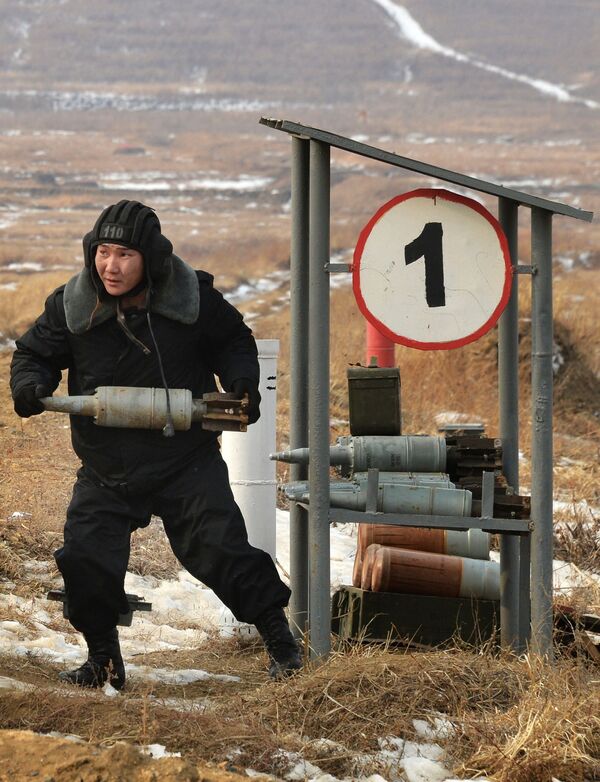 مشارك في بطولة روسيا بياتلون للدبابات وهجوم جنود سوفوروف في إقليم بريمورسكي كراي، روسيا - سبوتنيك عربي