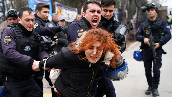 الشرطة التركية تعتقل متظاهرين في أنقرة، تركيا 10 فبراير/ شباط 2017 - سبوتنيك عربي