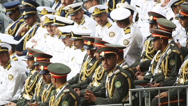 العسكريون الإمارتيون قبيل عرضهم خلال مراسم افتتاح معرض آيدكس الدولي للسلاح والمعدات العسكرية في الإمارات العربية المتحدة - سبوتنيك عربي