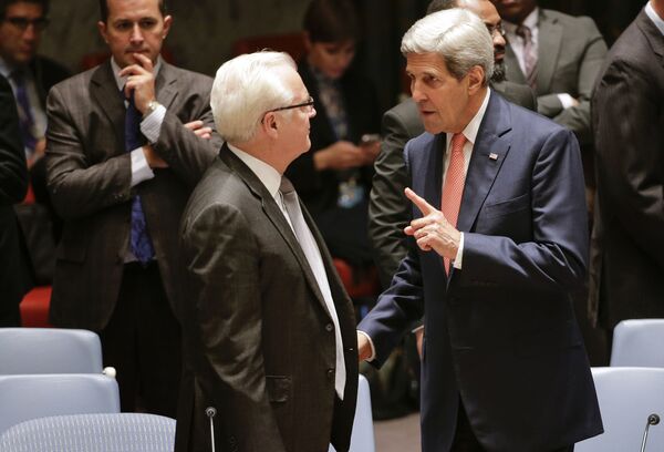 ممثل روسيا الدائم لدى الأمم المتحدة فيتالي تشوركين بمجلس الأمن خلال حديثه مع وزير الخارجية الأمريكي جون كيري، نيويورك، 19 سبتمبر/ أيلول 2014 - سبوتنيك عربي