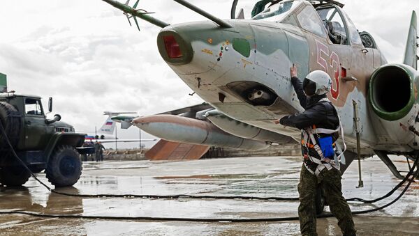 استعداد سو-25 للإقلاع من مطار العسكري السوري حميميم في سوريا - سبوتنيك عربي