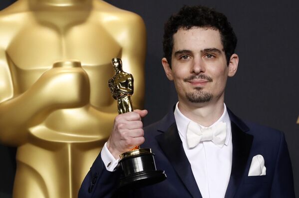 المخرج ديميان شازيل وجائزته أوسكار في فئة أفضل مخرج عن فيلم لا لا لاند - سبوتنيك عربي