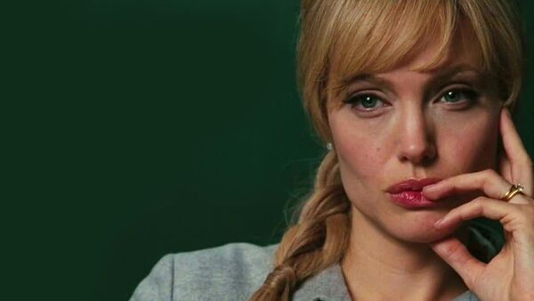 Angelina Jolie playing the role of Evely Salt, a CIA agent accused of being a Russian spy - سبوتنيك عربي