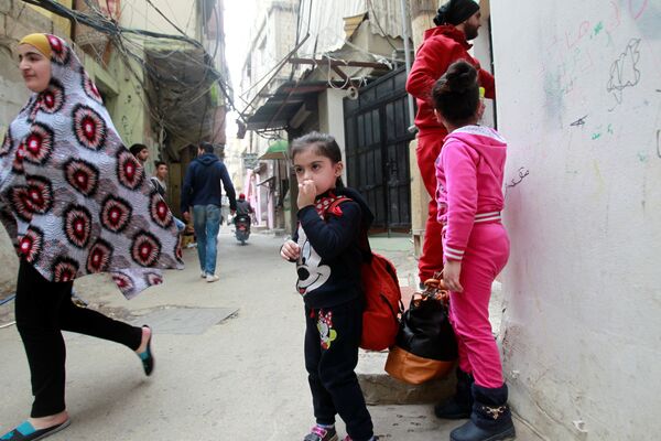 لاجئين فلسطينيين في مخيم عين الحلوة لاجئين فلسطينيين في مخيم عين الحلوة - سبوتنيك عربي