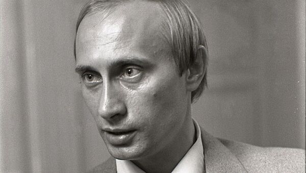 فلاديمير بوتين عندما كان يشغل منصب نائب عمدة مدينة لينينغراد عام 1991 - سبوتنيك عربي