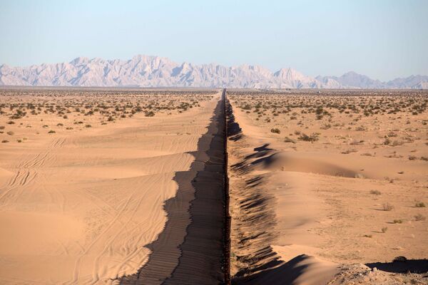 الحدود بين الولايات المتحدة والمكسيك - سبوتنيك عربي