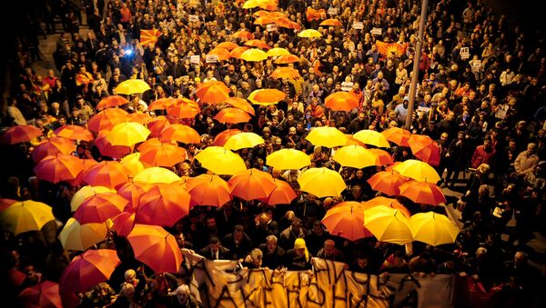 احتجاجات على إقرار اللغة الألبانية باستخدامها رسميا في مقدونيا ، 1 مارس/ آذار 2017 - سبوتنيك عربي