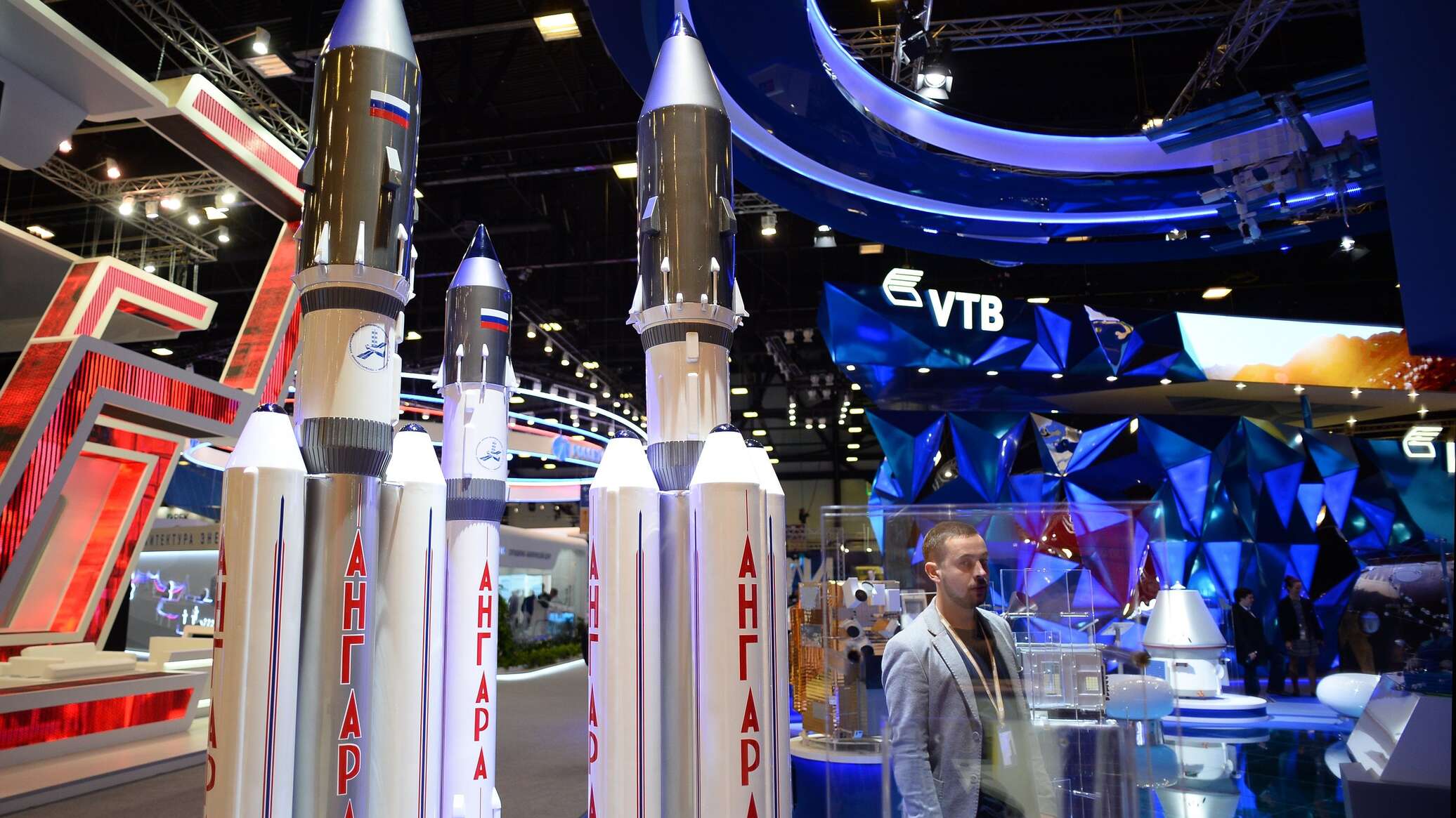 Разработчик ракет. Макс 2021 Роскосмос. Макс 2021 стенд Роскосмос. Ангара ракета. Легкая ракета "Ангара-1.2".