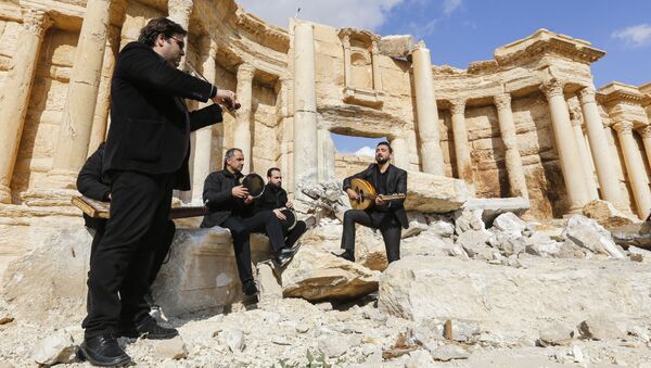 موسيقيون سوريون في مسرح تدمر الأثري بعد تحريره، سوريا 4 مارس/ آذار 2017 - سبوتنيك عربي