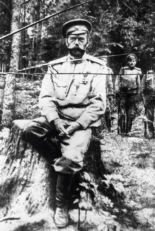 إحدى الصور الأخيرة للإمبراطور الروسي نيكولاي الثاني خلال منفاه في توبولسك، صيف 1917 - سبوتنيك عربي