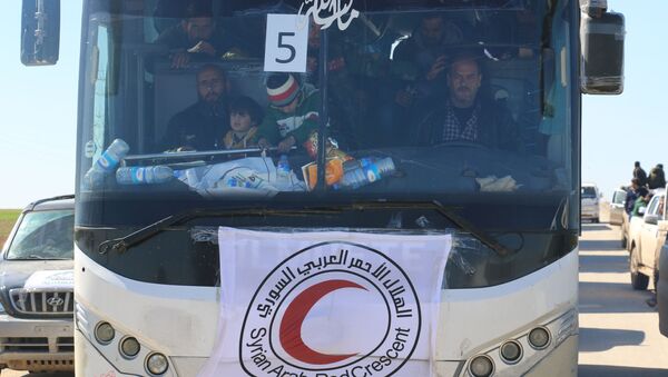 إخلاء السملحين السوريين وعائلاتهم من حمص، سوريا 19 مارس/ آذار 2017 - سبوتنيك عربي