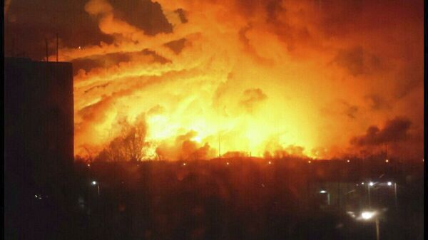 حريق في مستودع ذخيرة في أوكرانيا - سبوتنيك عربي