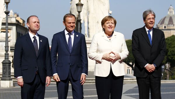 المستشارة الألمانية أنجيلا ميركل مع قادة أوروبيين خلال القمة الأوروبية - سبوتنيك عربي