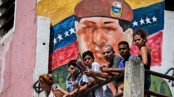 رسم غرافيتي لرئيس فنزويلا (السابق) أوغو تشافيس في مدينة كاراكس  - سبوتنيك عربي
