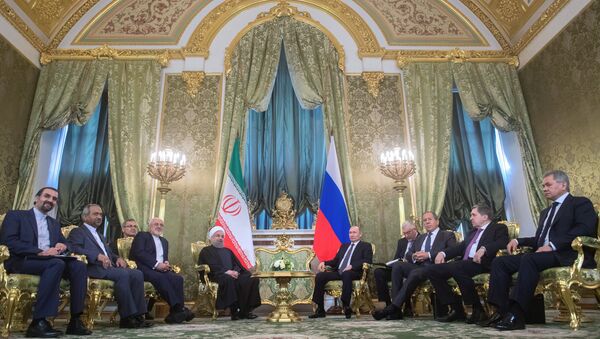 الرئيس الروسي فلاديمير بوتين مع نظيره الإيراني حسن روحاني - سبوتنيك عربي