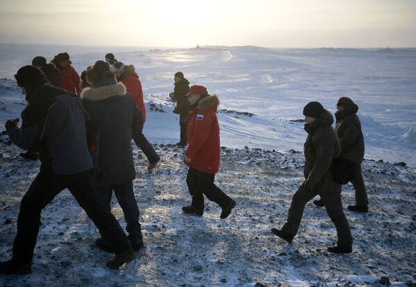 فلاديمير بوتين يزور خليج سيفيرنايا في أرخبيل فرنسوا جوزيف - سبوتنيك عربي