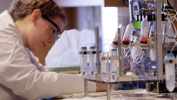 A researcher works near a blood test machine - سبوتنيك عربي