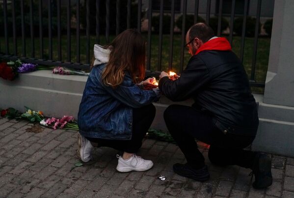 التضامن مع ضحايا انفجار مترو بمدينة سانت بطرسبورغ في ريغا، لاتفيا - سبوتنيك عربي