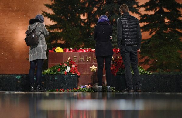 التضامن مع ضحايا انفجار مترو بمدينة سانت بطرسبورغ في موسكو، روسيا - سبوتنيك عربي