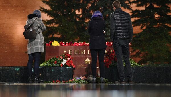 التضامن مع ضحايا انفجار مترو بمدينة سانت بطرسبورغ في موسكو، روسيا - سبوتنيك عربي