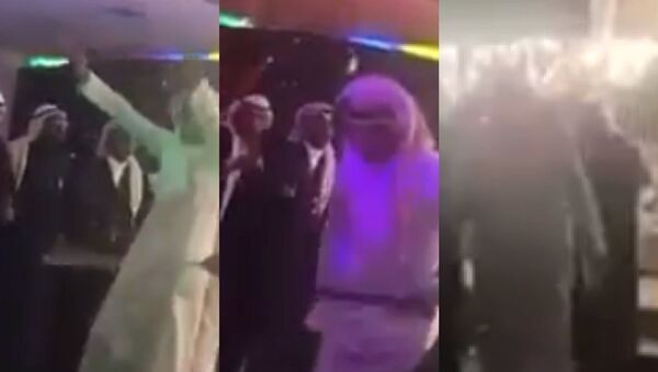 رقص الرجال في صالة أفراح للنساء في السعودية - سبوتنيك عربي