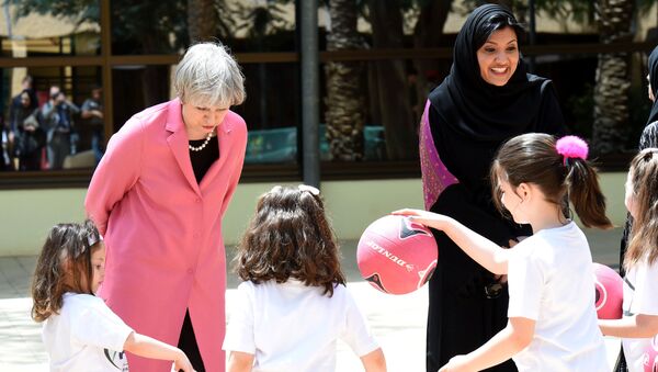 رئيسة وزراء بريطانيا تيريزا ماي خلال زيارتها السعودية - سبوتنيك عربي