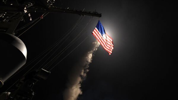 السفينة الأمريكية الحربية تنفذ هجوما صاروخيا على قاعدة سورية - سبوتنيك عربي